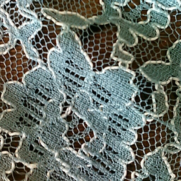 🦋WOMEN'S Y&R CROP TOP🦋 - Picture 3 of 7